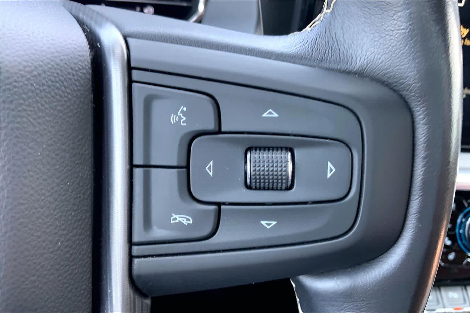 Used 2025 White Frost Tricoat GMC Denali Ultimate image 25