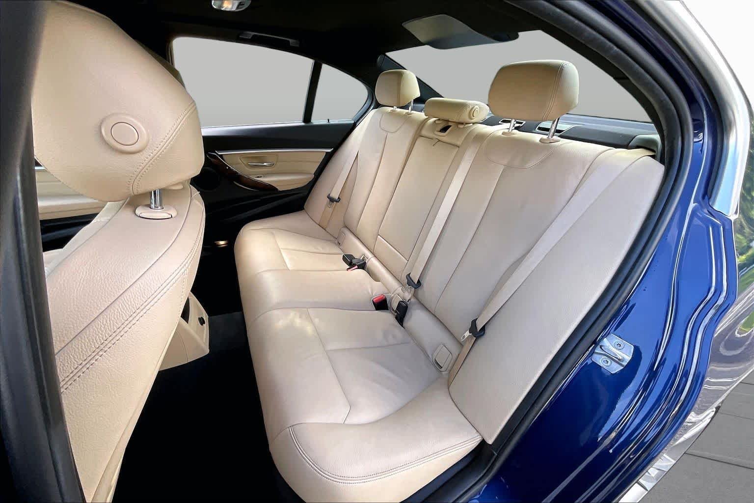 Used 2018 Mediterranean Blue Metallic BMW 330i xDrive image 20