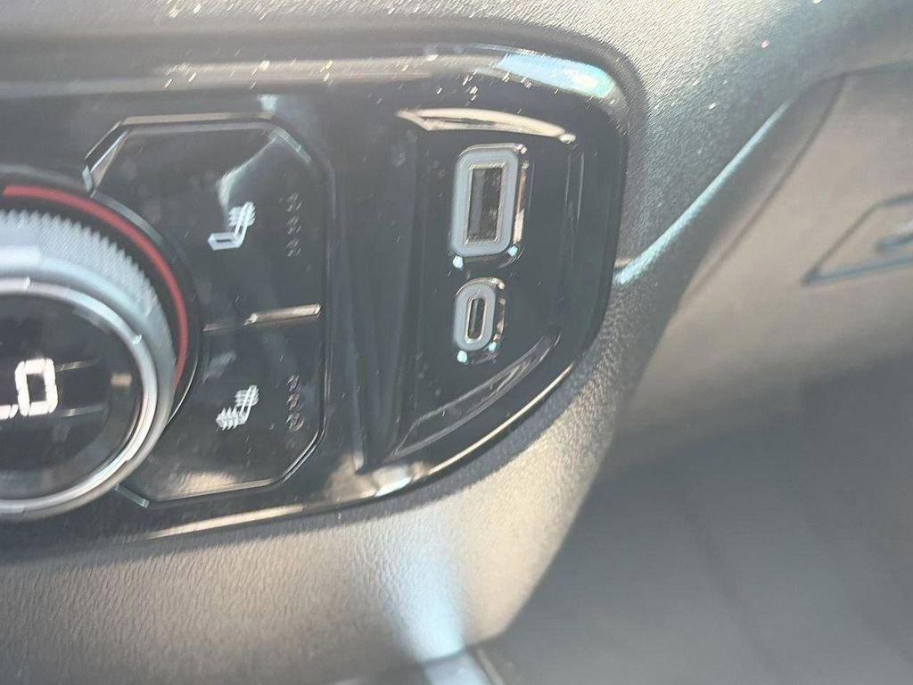 Used 2025 White Chevrolet LT image 19