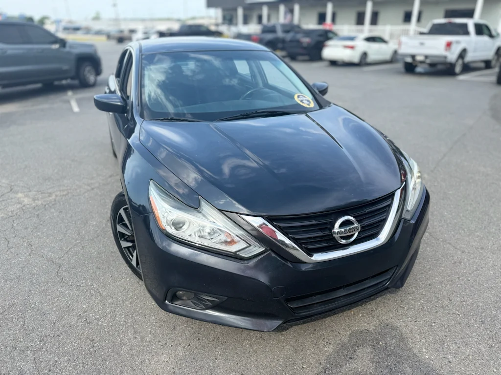 Used 2018 Storm Blue Nissan 2.5 SV image 13
