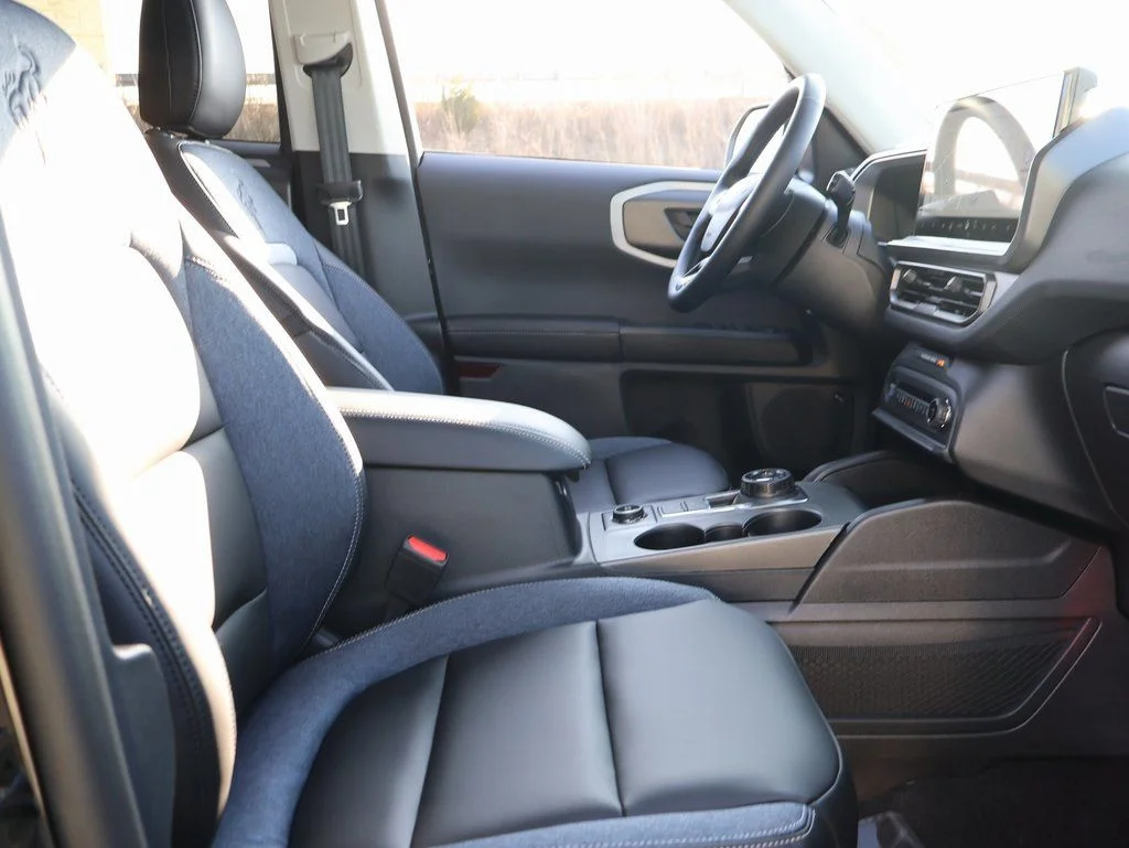 New 2025 Shadow Black Ford Outer Banks® image 9