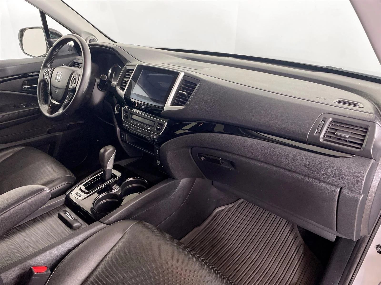 Used 2017 Lunar Silver Metallic Honda RTL-E image 29
