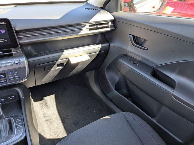 2025 Hyundai Kona SEL - Photo 16