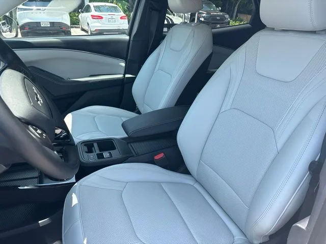 Used 2026 White Metallic Ford Premium image 31