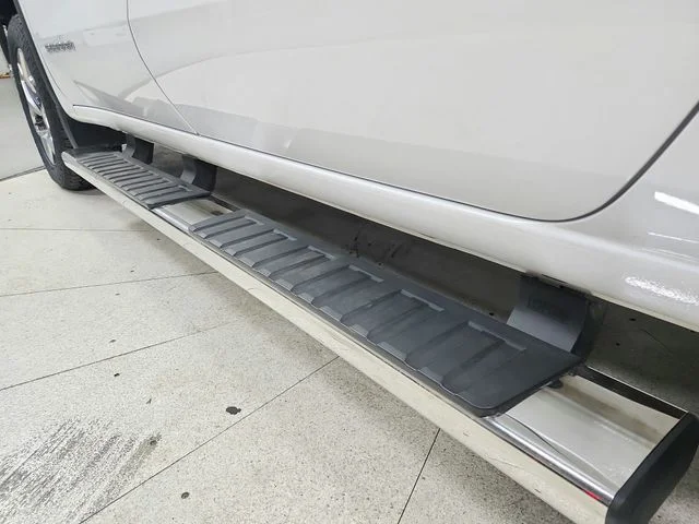 Used 2023 White GMC SLT image 48
