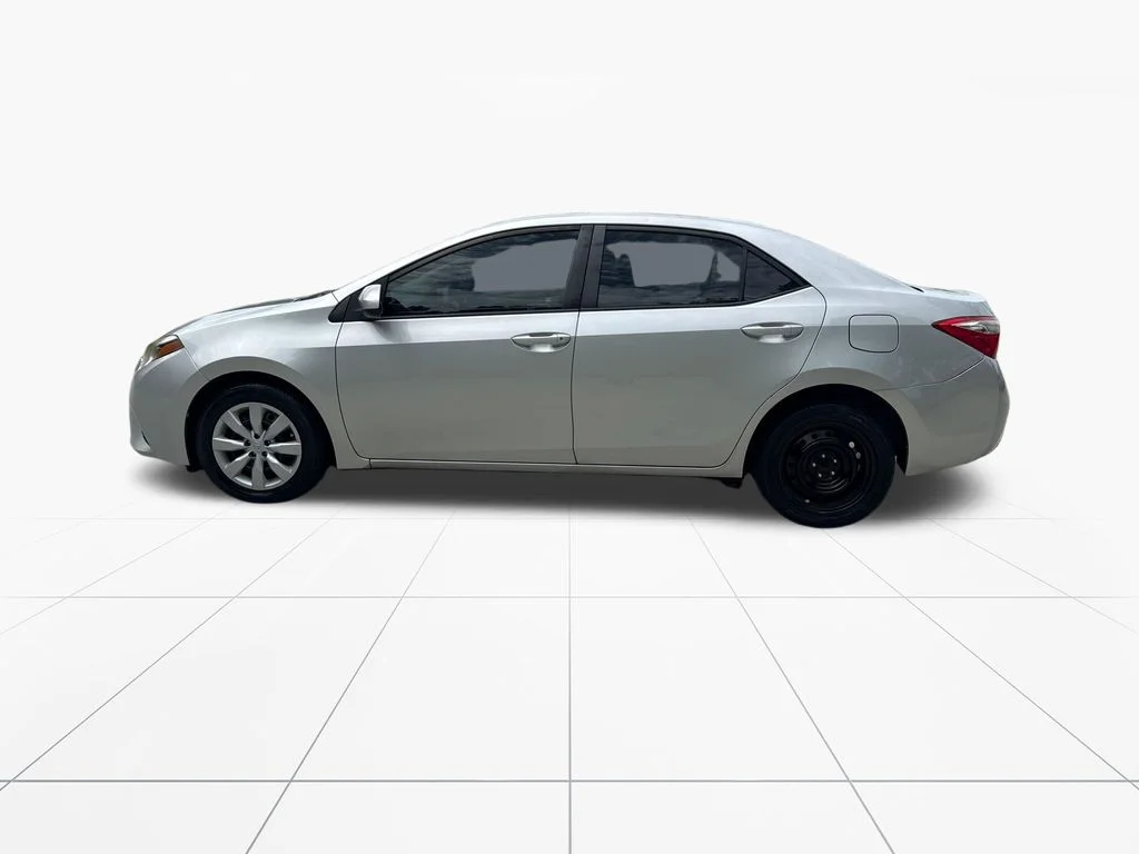 Used 2016 Classic Silver Metallic Toyota LE image 4