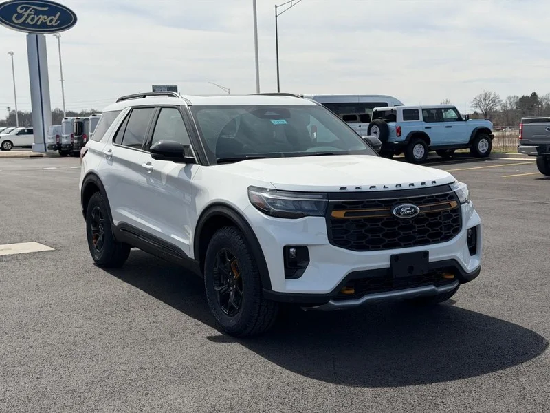 New 2026 Star White Metallic Tri-Coat Ford Tremor® image 3