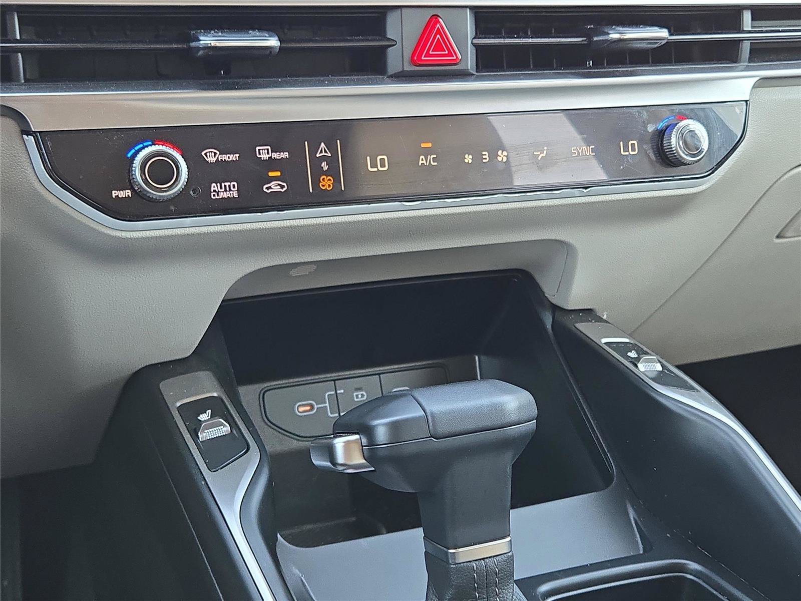 2025 Kia Sorento S - Photo 29