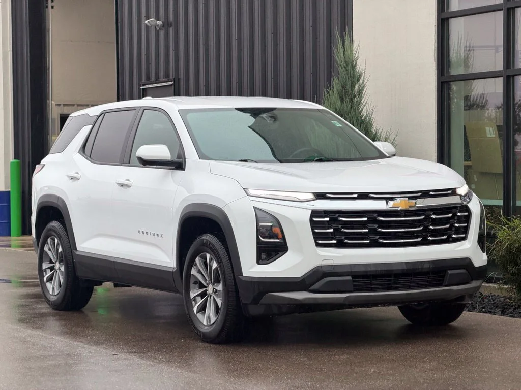 Used 2025 White Chevrolet LT image 4