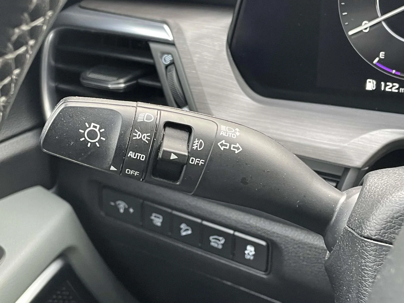 Used 2023 Jungle Green Kia SX Prestige X-Line image 13