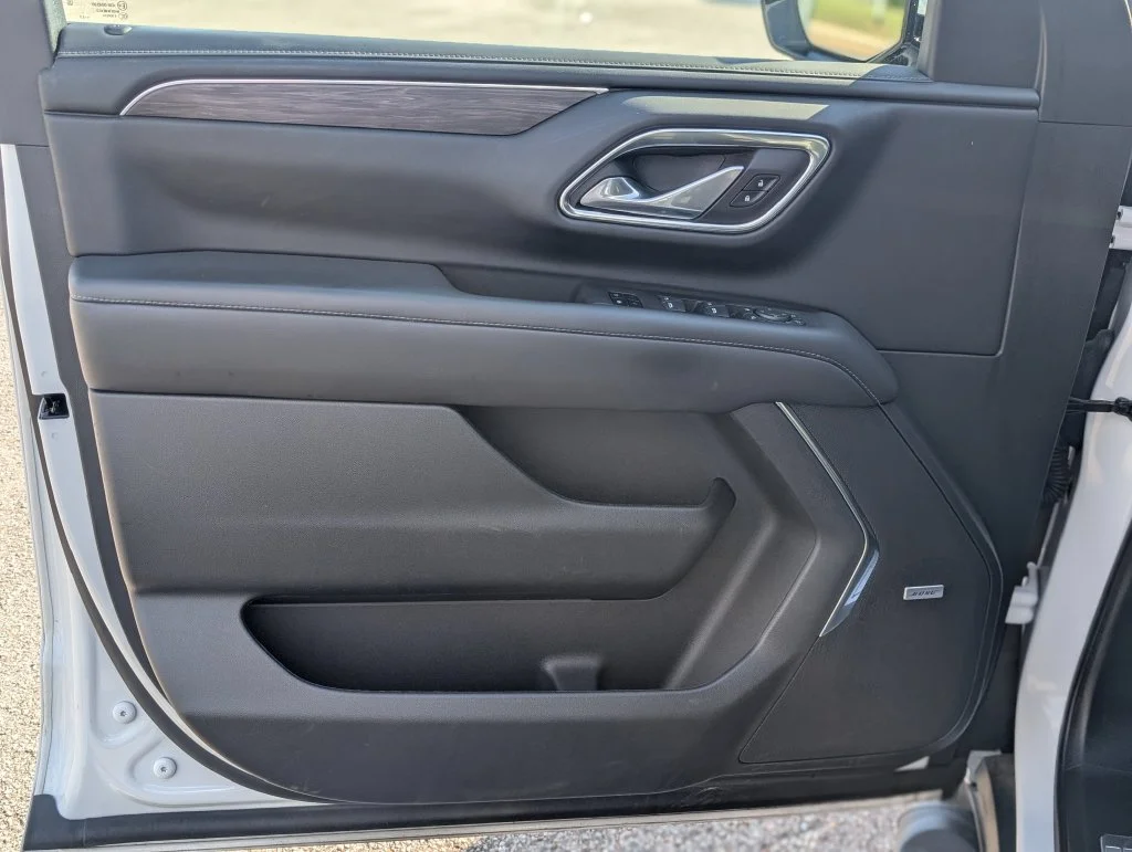 Used 2023 White Chevrolet Z71 image 18