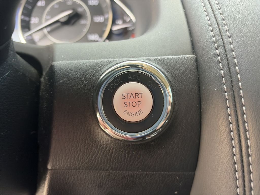 Used 2020 Gray Nissan SL image 29