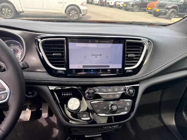 2025 Chrysler Pacifica Select - Photo 22