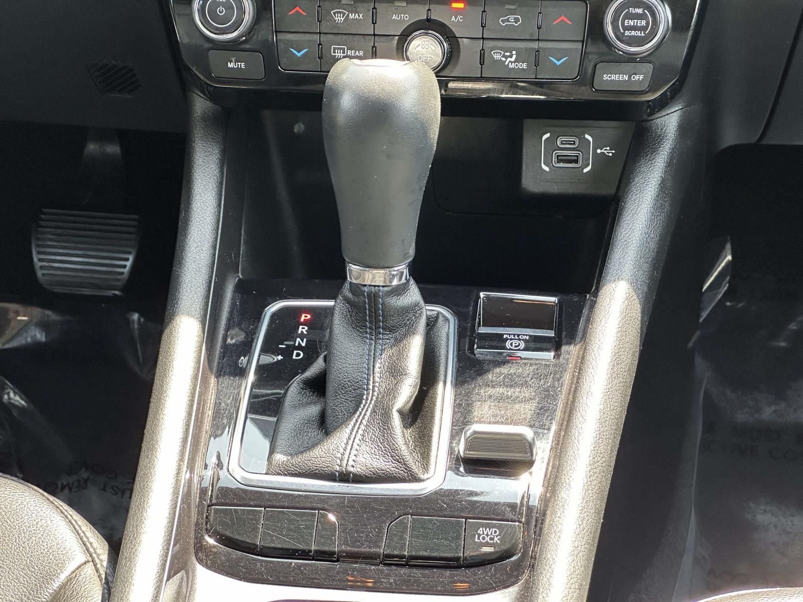 Used 2022 Silver Jeep Latitude image 19