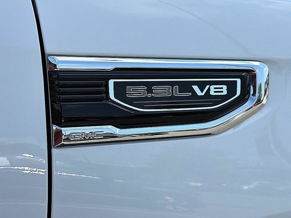 Used 2025 Summit White GMC SLT image 26
