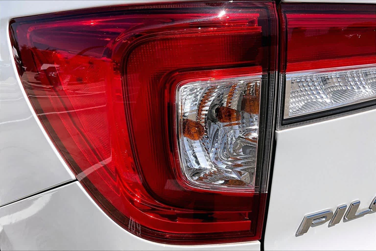 Used 2020 Platinum White Pearl Honda EX-L image 29