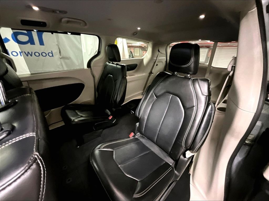 Used 2023 Silver Chrysler Touring L image 15