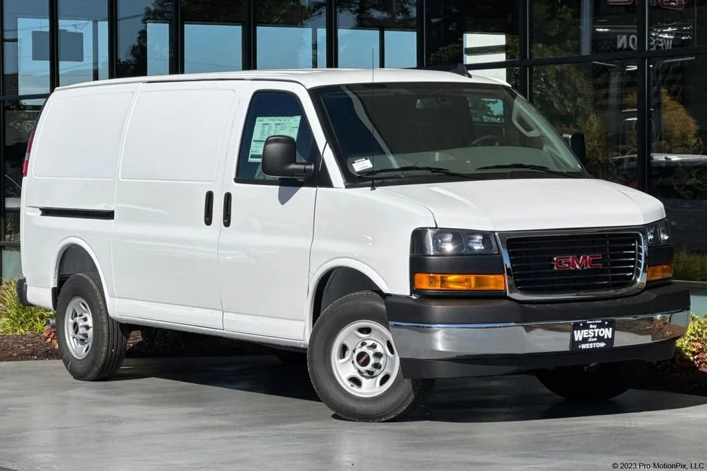 2025 GMC Savana 3500's photo