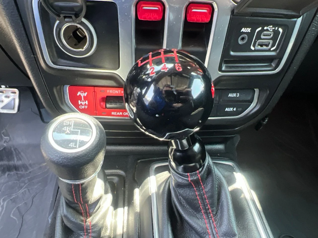 Used 2019 Gray Jeep Rubicon image 27