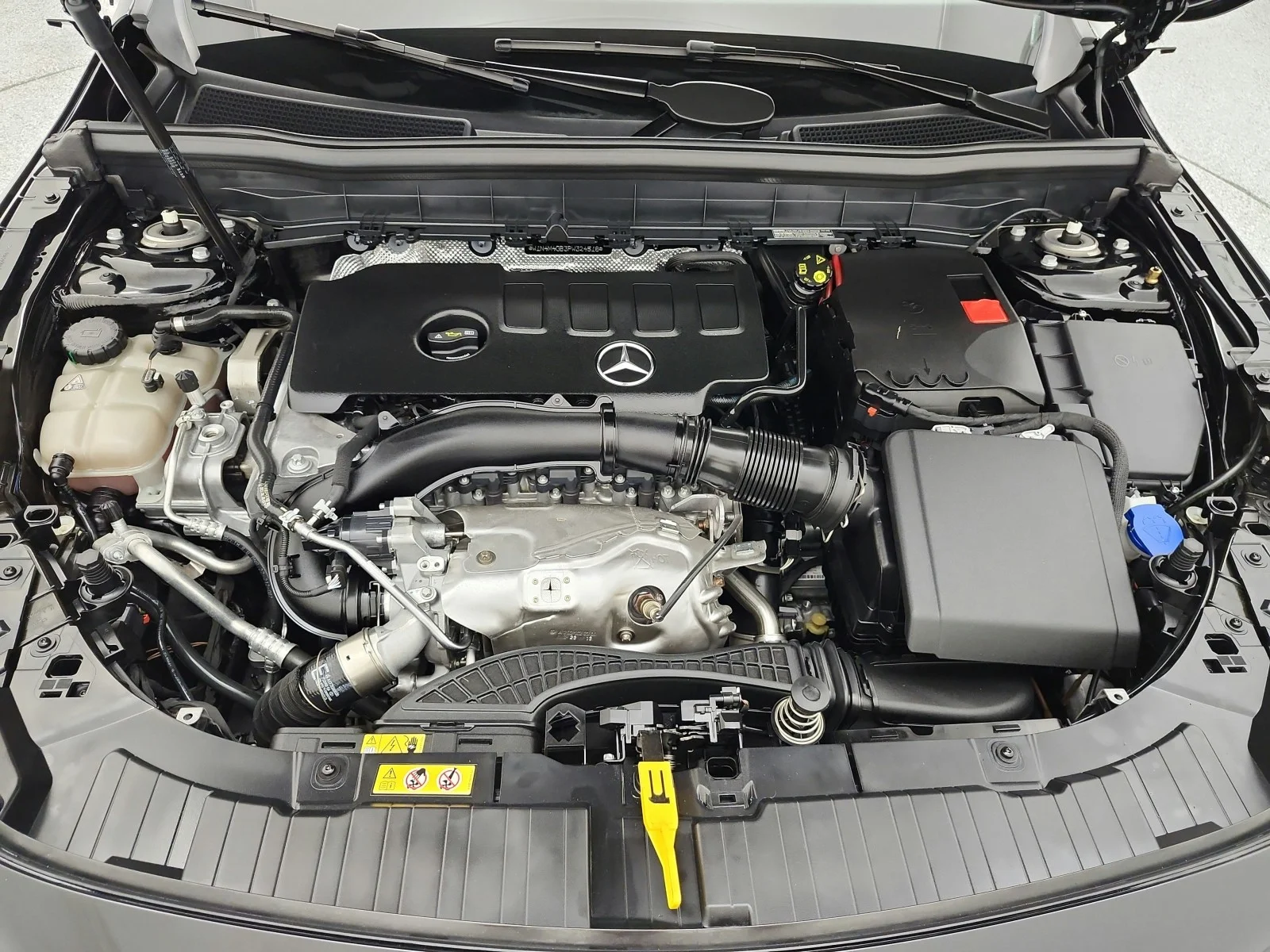 Used 2023 Night Black Mercedes-Benz GLB 250 SUV image 17
