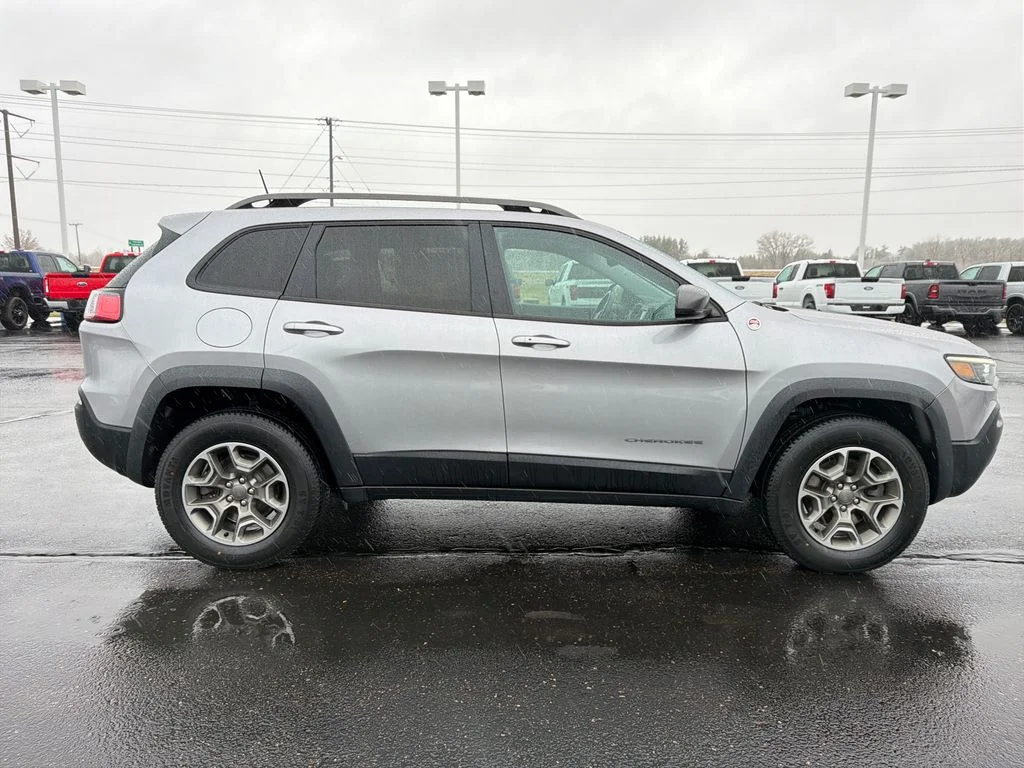 Used 2020 Silver Jeep Trailhawk image 6