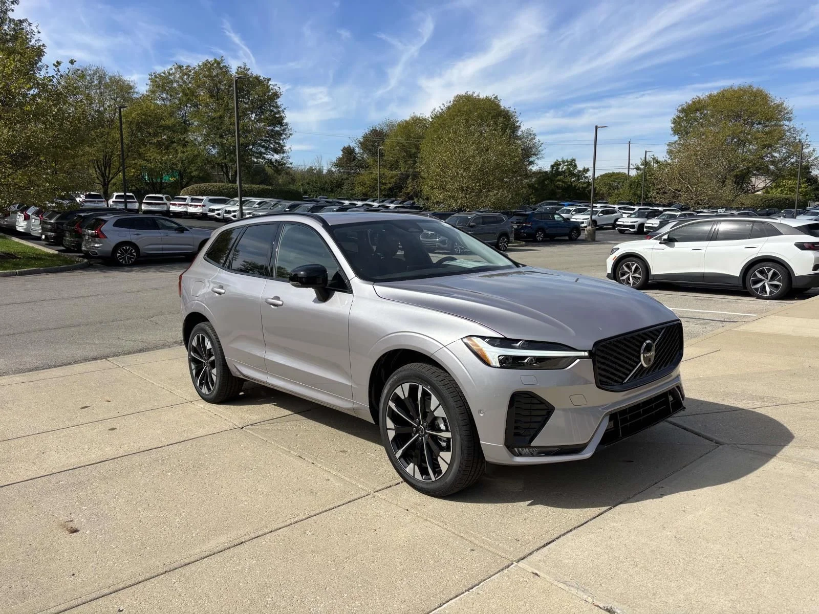 2026 Volvo XC60 B5 Plus Dark AWD's photo