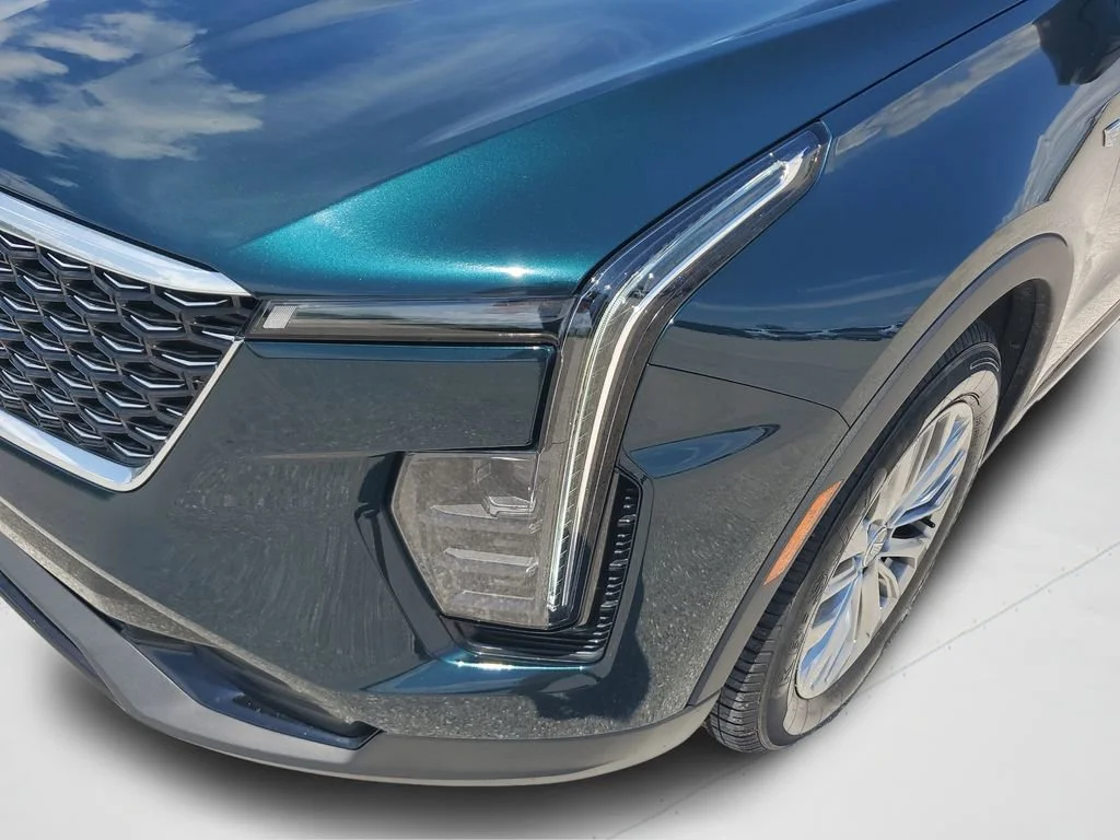 Used 2025 Emerald Lake Metallic Cadillac Premium Luxury image 25