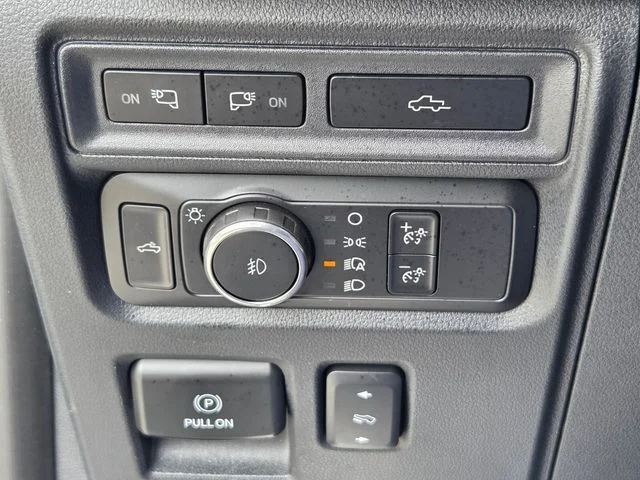Used 2021 Silver Ford Lariat image 27