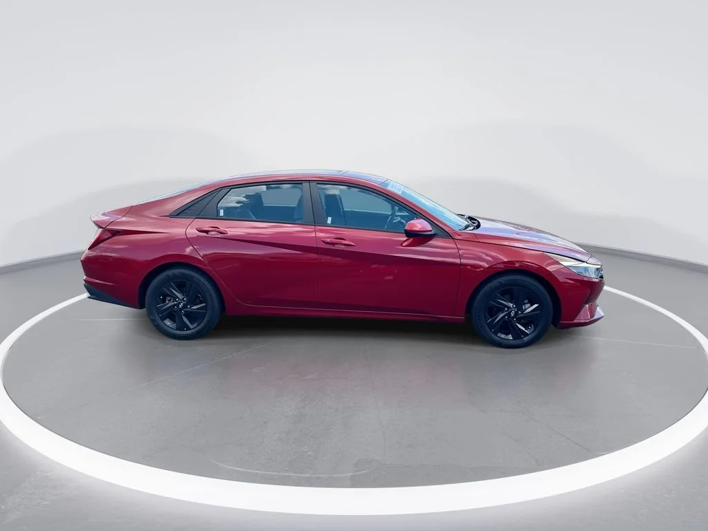 Used 2023 Red Hyundai Blue image 9
