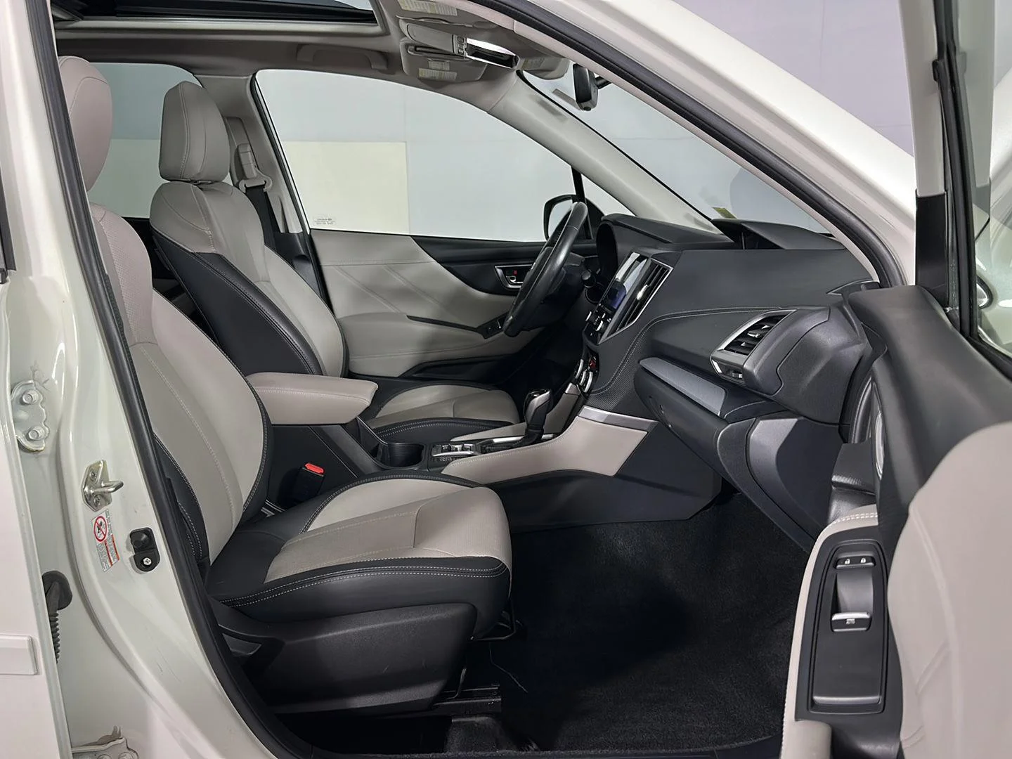 Used 2020 Crystal White Pearl Subaru Limited image 33