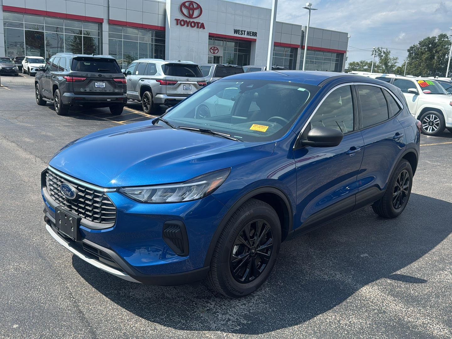 Used 2023 Atlas Blue Ford Active image 3