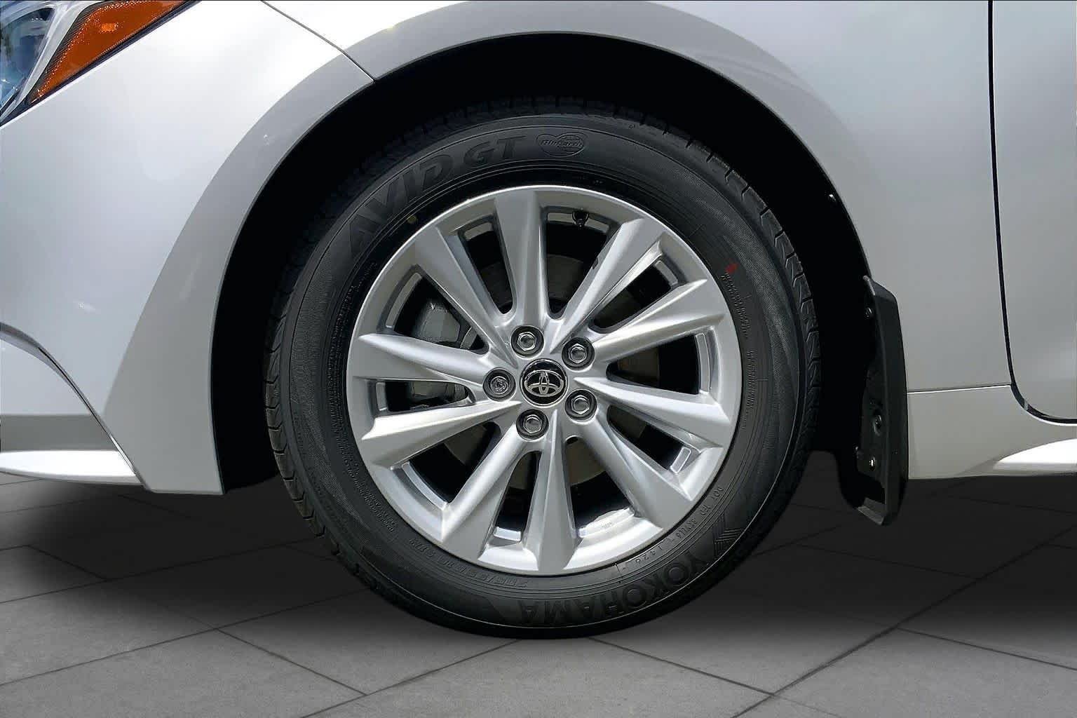 New 2026 Classic Silver Metallic Toyota Hybrid XLE image 11