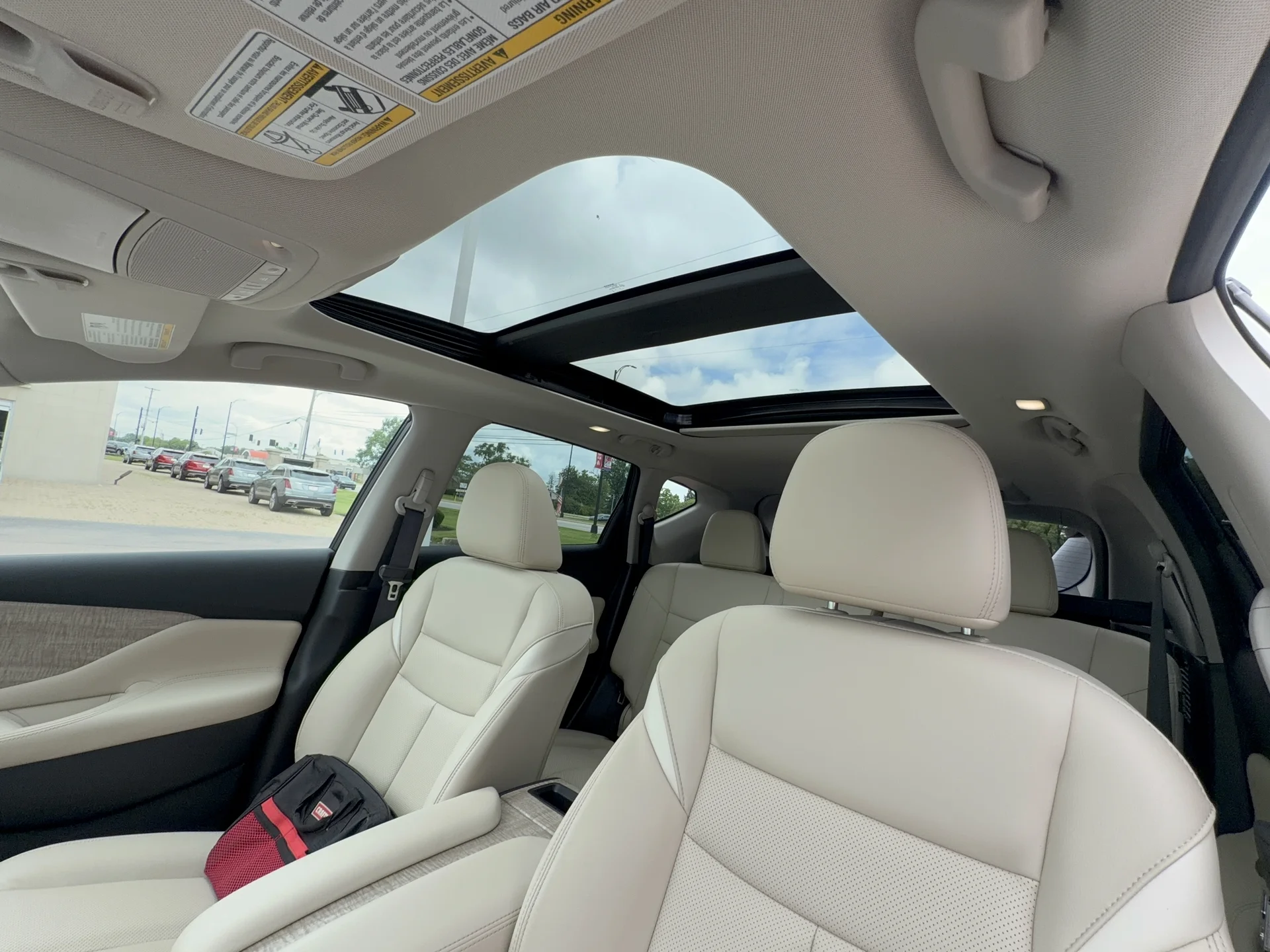 Used 2024 Pearl White TriCoat Nissan SL image 17