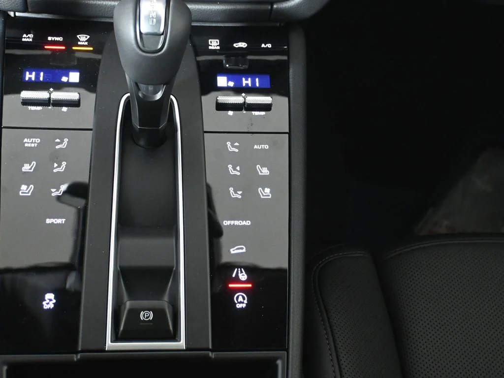 2026 Porsche Macan T - Photo 26