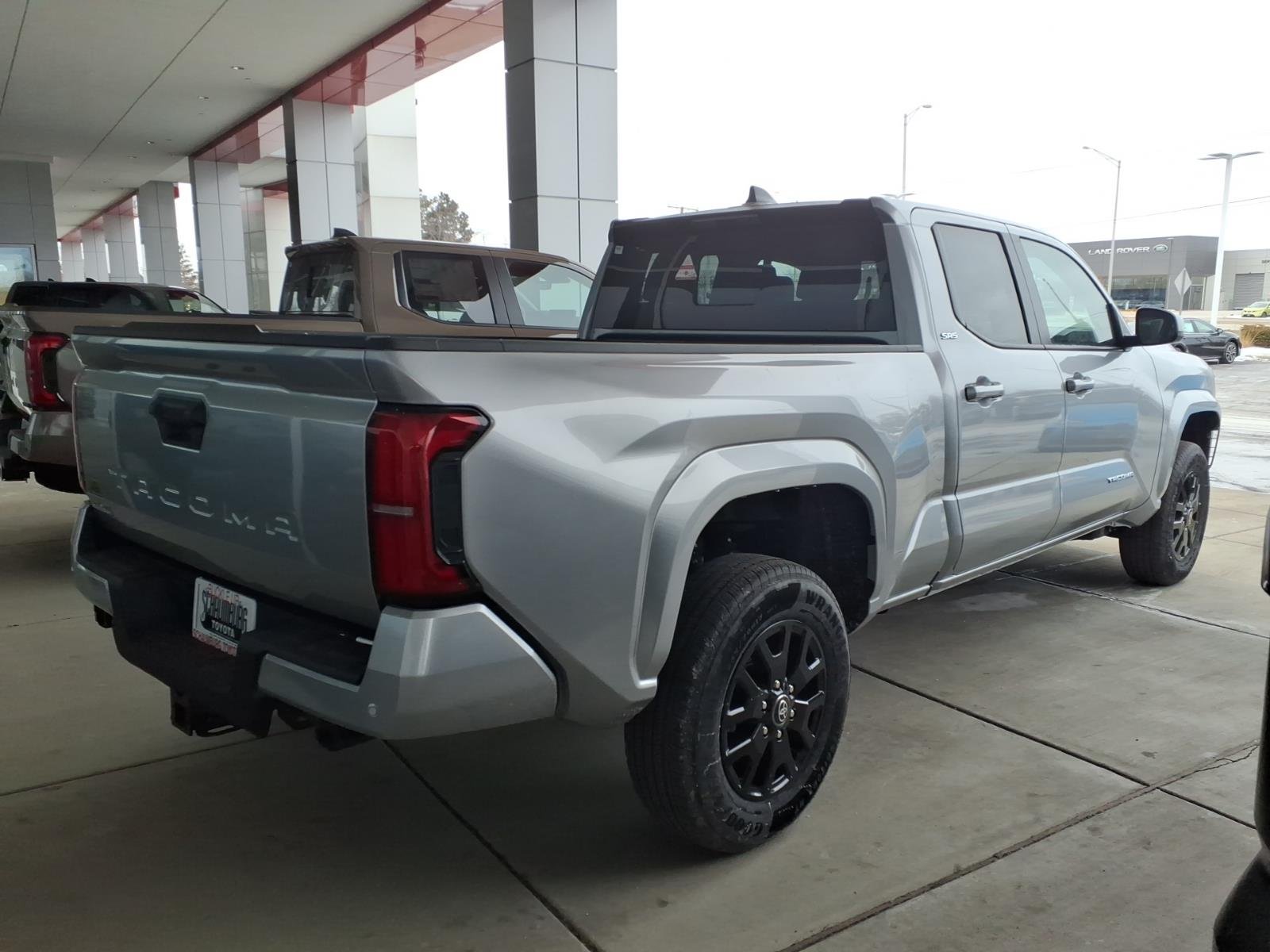 2026 Toyota Tacoma SR5 - Photo 8