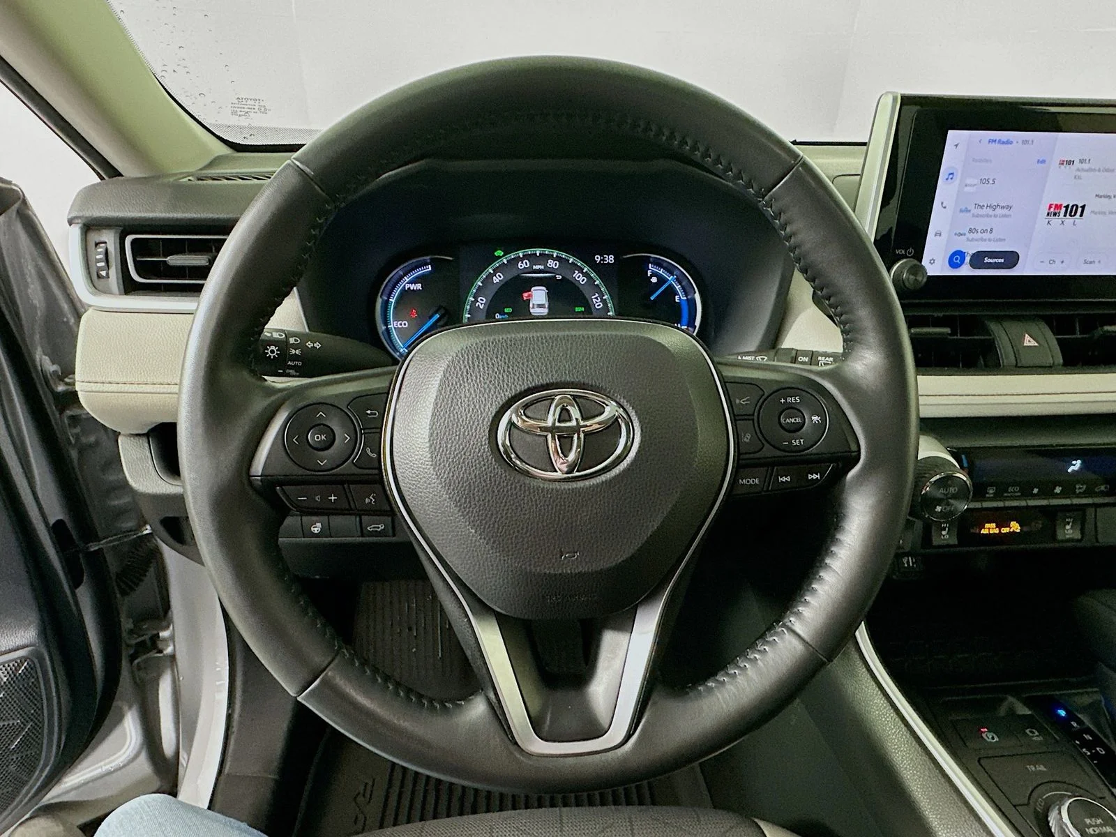 Used 2023 Silver Toyota XLE image 11