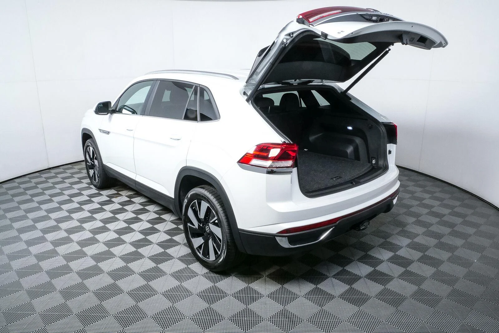 New 2026 Opal White Pearl Volkswagen 2.0T SE w/Technology image 27
