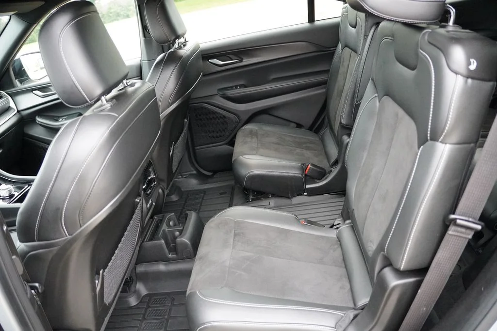 Certified Used 2023 Silver Jeep Altitude image 17