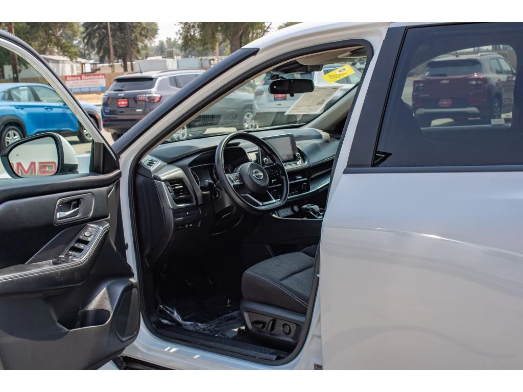 Used 2024 Everest White Pearl Nissan SV image 25