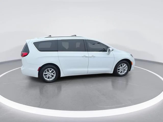 Used 2021 White Chrysler Touring L image 9