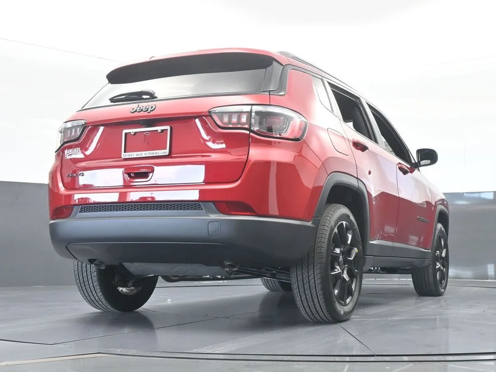 New 2026 Red Hot Pearlcoat Jeep Latitude image 52