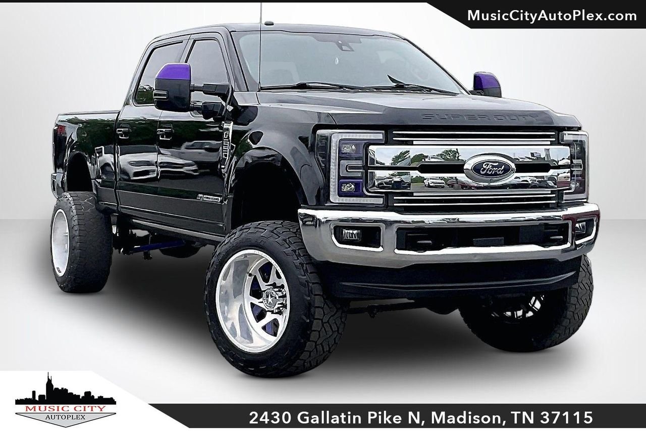 2017 Ford F-250 Lariat 4x4 Crew Cab 8' Box's photo