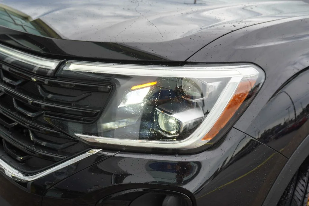 New 2026 Black Volkswagen SE w/Technology image 33
