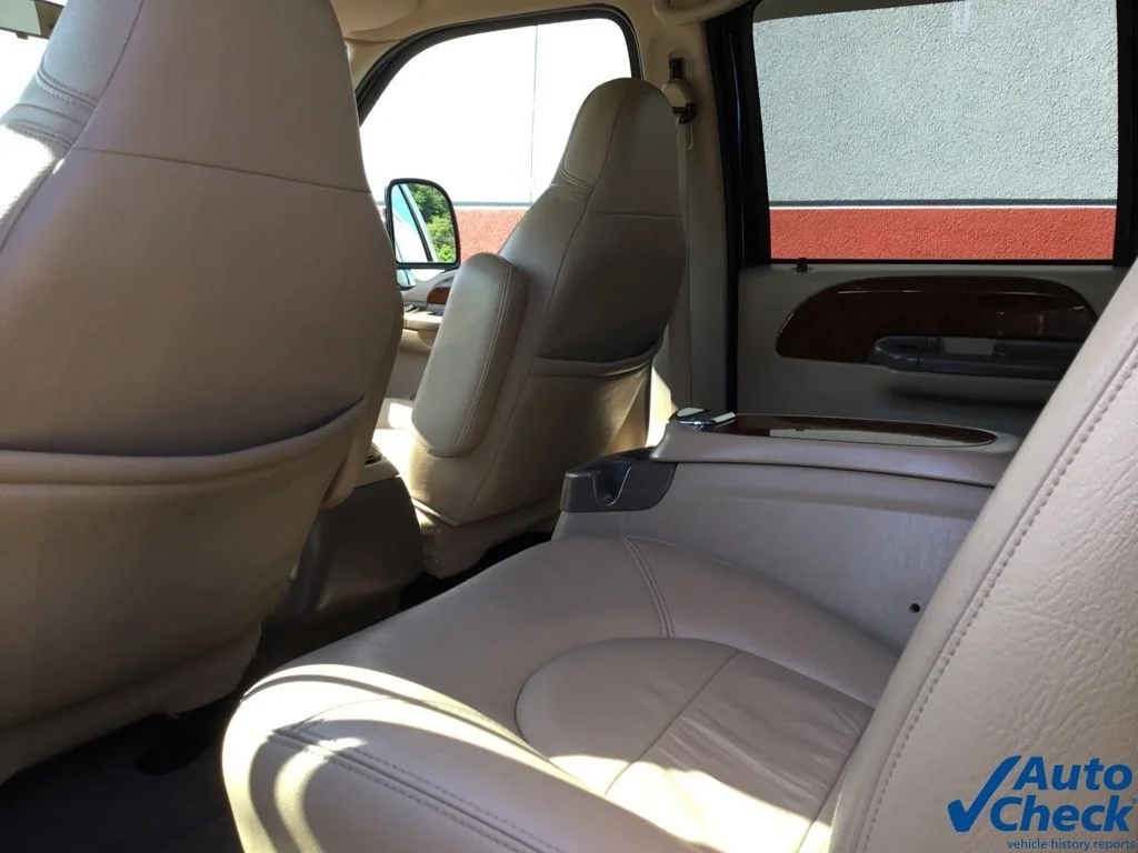 Used 2000 Black Ford Lariat image 27