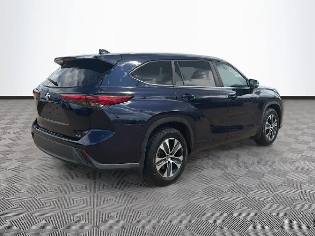 Certified Used 2023  Toyota XLE image 7
