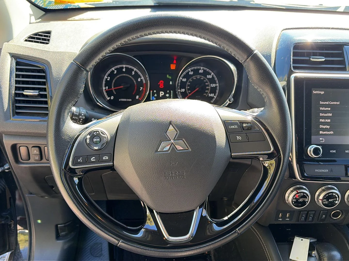 Used 2020 Labrador Black Metallic Mitsubishi SE 2.0 image 6