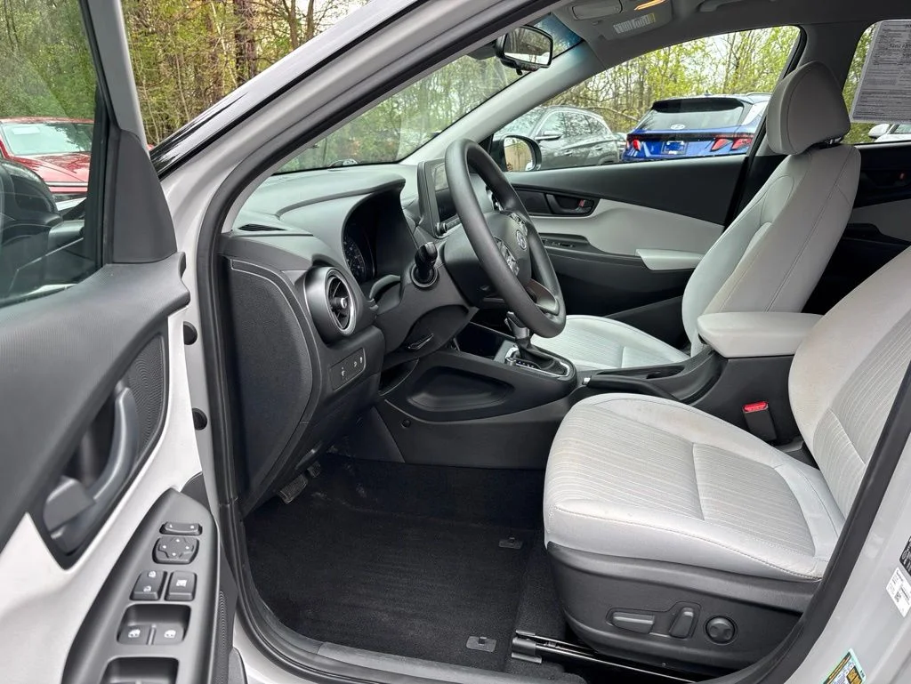 Used 2023 Silver Hyundai SEL image 17