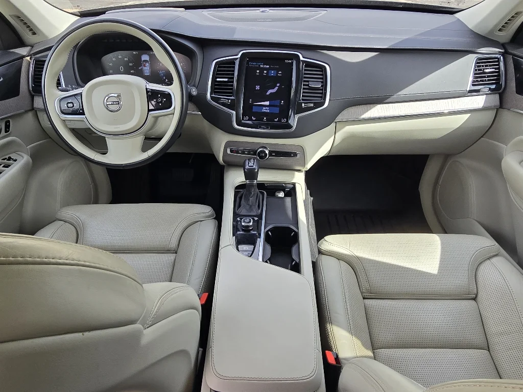 Used 2022 Pine Grey Metallic Volvo Inscription image 27
