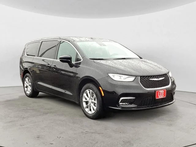 New 2026 Diamond Black Crystal Pearlcoat Chrysler SELECT AWD image 8
