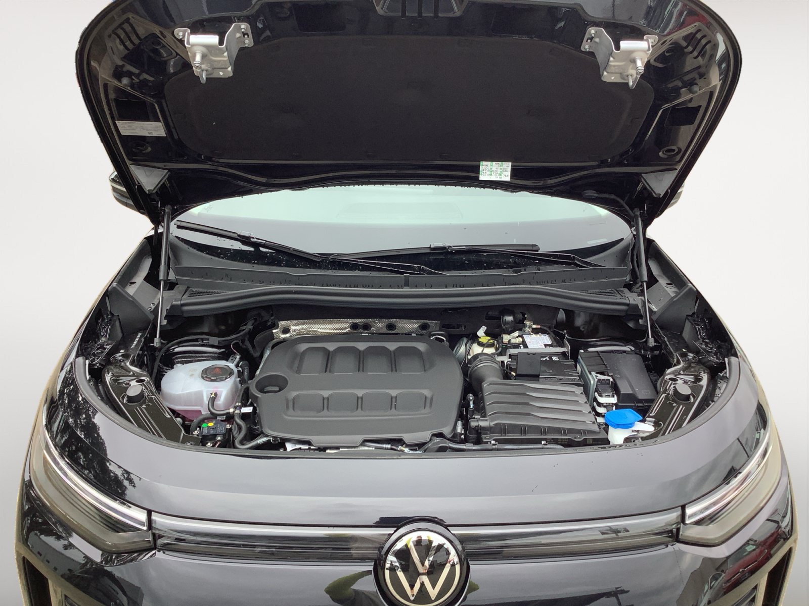 New 2026 Deep Black Pearl Volkswagen SE image 11